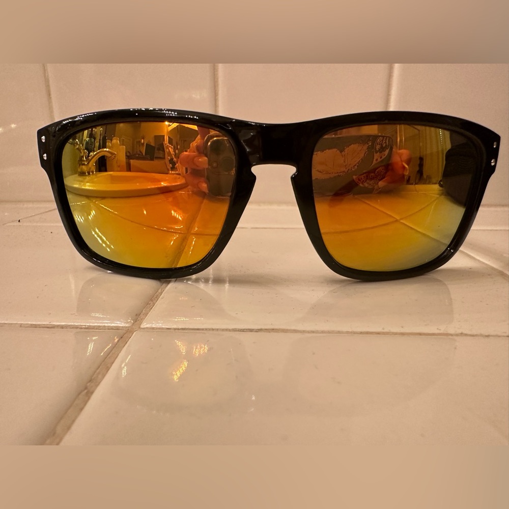 Brand New Oakley Holbrooks, never been worn.